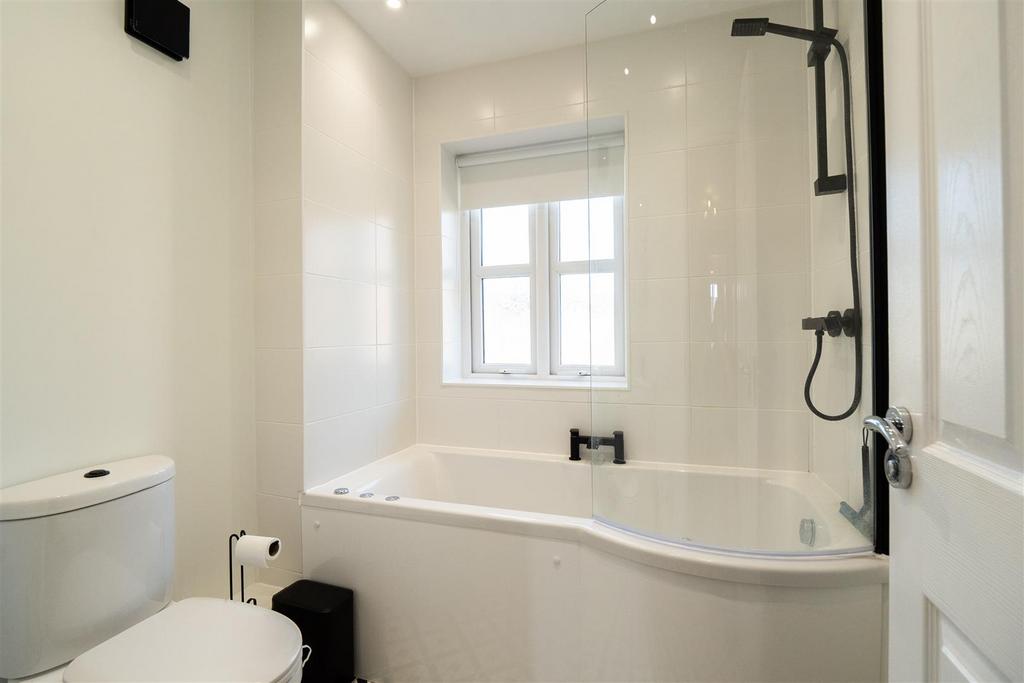 Family Bathroom.jpg