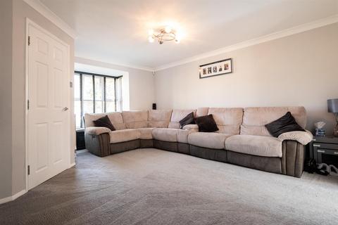 5 bedroom detached house for sale, Rayleigh Close, Allington