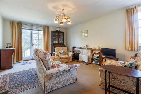 2 bedroom flat for sale, Spriggs Court, Palmers Hill, Epping.