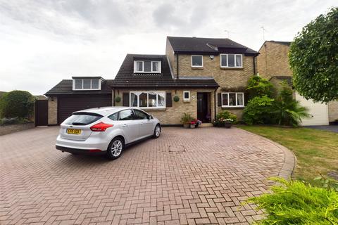 4 bedroom detached house for sale, Suffolk Drive, Laindon West, Essex, SS15