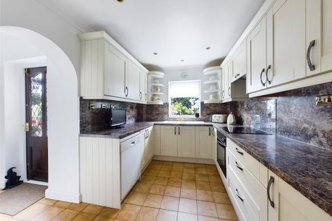 4 bedroom detached house for sale, Suffolk Drive, Laindon West, Essex, SS15