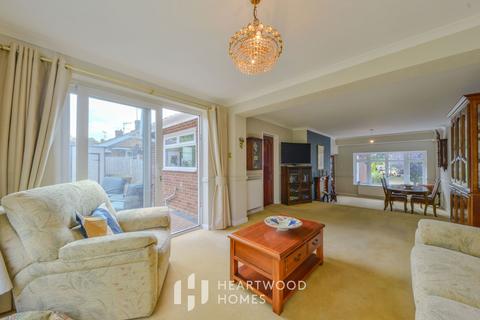 15 Forefield, St Albans, AL2 3DG