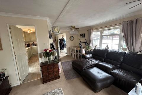 2 bedroom park home for sale, Forstal Lane, Harrietsham, Maidstone, Kent