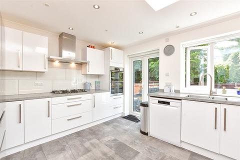 11 Downsway, Whyteleafe, CR3 0EW