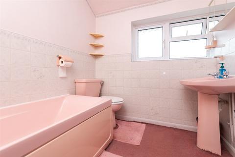40 Fleet Road, Northfleet, Gravesend, DA11 8EE