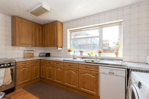 40 Fleet Road, Northfleet, Gravesend, DA11 8EE