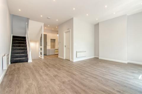 3 bedroom apartment for sale, Clapham Common North Side, London, SW4