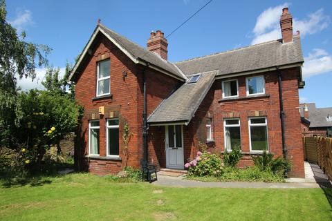 3 bedroom detached house to rent, 25 Packhorse Lane