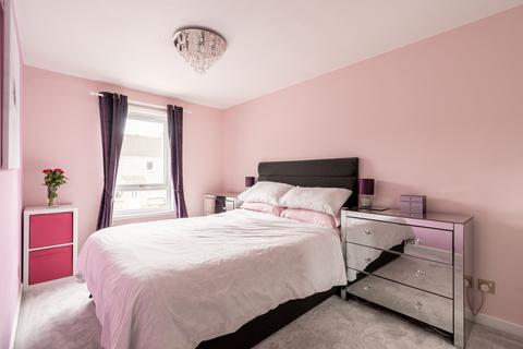 3 bedroom semi-detached villa for sale, North Bughtlinside, Edinburgh EH12