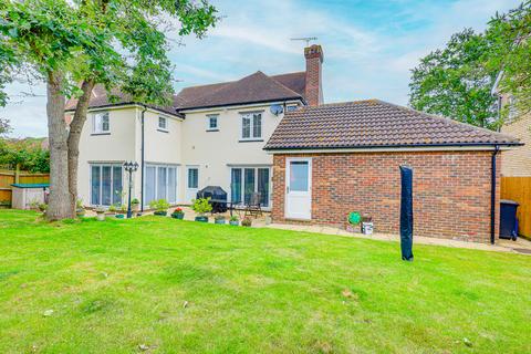 4 bedroom detached house for sale, Etheldore Avenue, Hockley, SS5