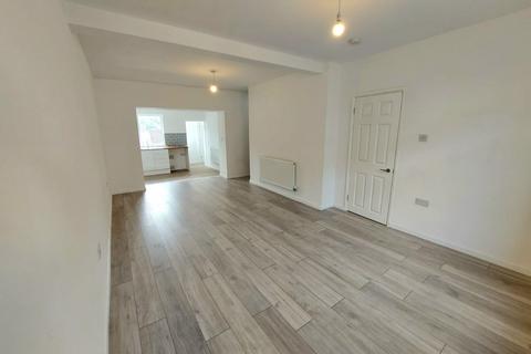 3 bedroom end of terrace house to rent, Morris Avenue, Mountain Ash, CF45