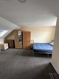 1 bedroom bedsit to rent, Sunnyside Road, Ilford IG1