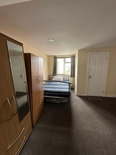 1 bedroom bedsit to rent, Sunnyside Road, Ilford IG1