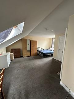 1 bedroom bedsit to rent, Sunnyside Road, Ilford IG1
