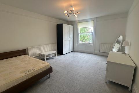 4 bedroom flat to rent, Finchley Road, St Johns Wood, NW8
