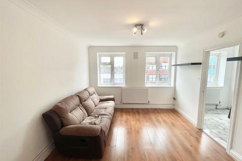 1 bedroom apartment for sale, Chase Side, London N14