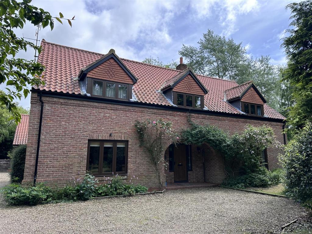Kirby Grindalythe YO17 3 bed detached house for sale £485,000