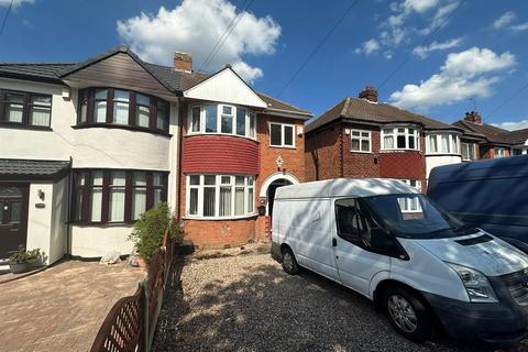 3 bedroom semi-detached house to rent, Melton Avenue, Solihull B92