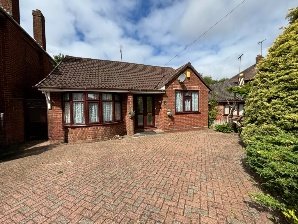 2 bedroom detached bungalow for sale