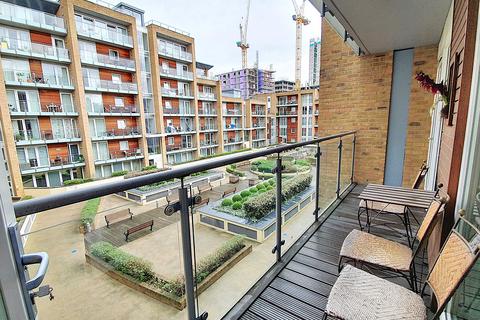 1 bedroom flat to rent, Battersea Park Road, London SW8