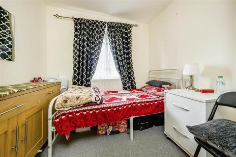3 bedroom maisonette for sale, Grantley House, Windlesham Grove, London