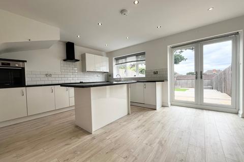 3 bedroom end of terrace house to rent, Old Lode Lane, Solihull, West Midlands, B92