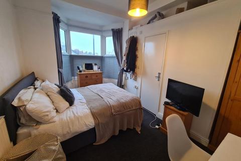 Flat to rent, Palmerston Road, Boscombe