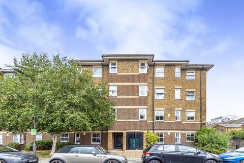 2 bedroom flat to rent, Woods Road Peckham SE15