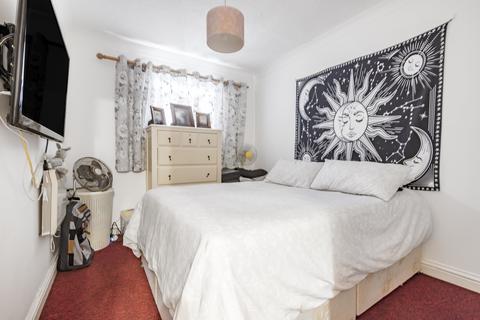 2 bedroom flat to rent, Woods Road Peckham SE15