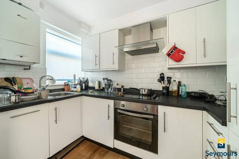 2 bedroom flat for sale, Cross Lanes, Surrey GU1