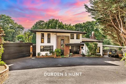 undefined, Baldwins Hill, Loughton, IG10