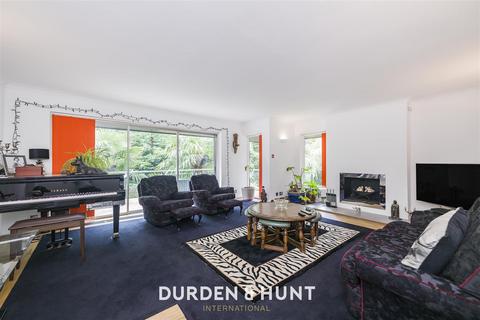 undefined, Baldwins Hill, Loughton, IG10