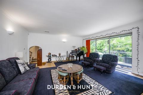 undefined, Baldwins Hill, Loughton, IG10