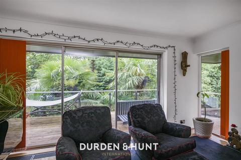 undefined, Baldwins Hill, Loughton, IG10