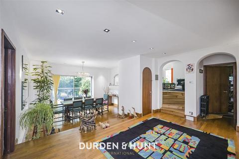 undefined, Baldwins Hill, Loughton, IG10