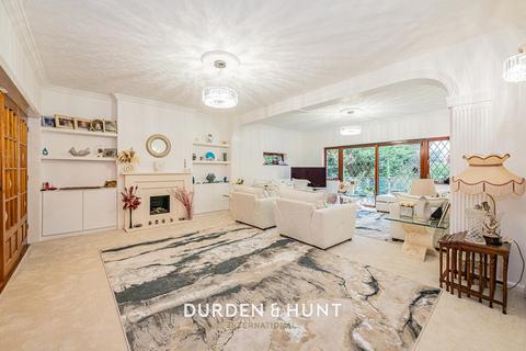 undefined, Spareleaze Hill, Loughton, IG10