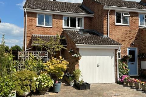 3 bedroom townhouse for sale, HEBDEN CLOSE, THATCHAM RG19