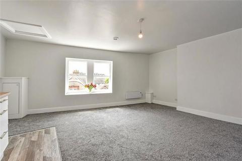 1 bedroom flat for sale, Drum Lane, Petersfield, Hampshire, GU32 3DX