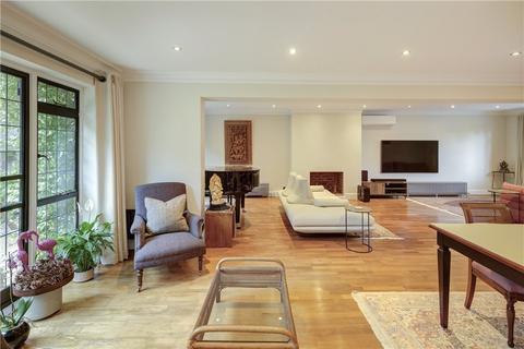 undefined, Coombe End, Kingston Upon Thames, KT2