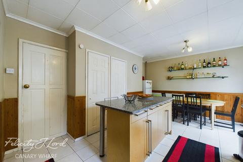 33 Murray Square, London, E16 3AH