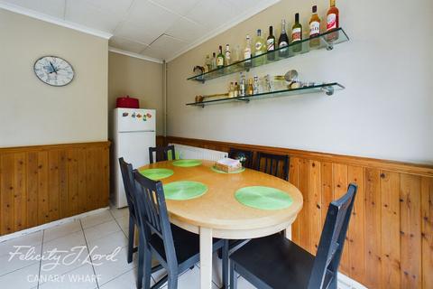 33 Murray Square, London, E16 3AH