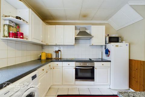 3 bedroom terraced house for sale, Murray Square, London, E16