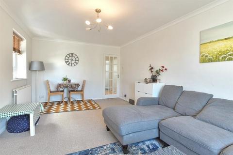 2 bedroom apartment to rent, St. Catherines Terrace Hove BN3