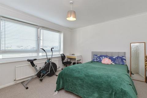 2 bedroom apartment to rent, St. Catherines Terrace Hove BN3