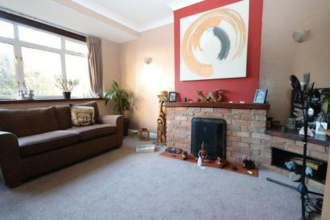 3 bedroom semi-detached house to rent, High Wycombe HP13