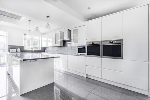 3 bedroom detached house for sale, Waddington Way, London, SE19