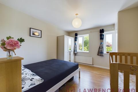 15 Coombe Drive, Ruislip, HA4 9TW