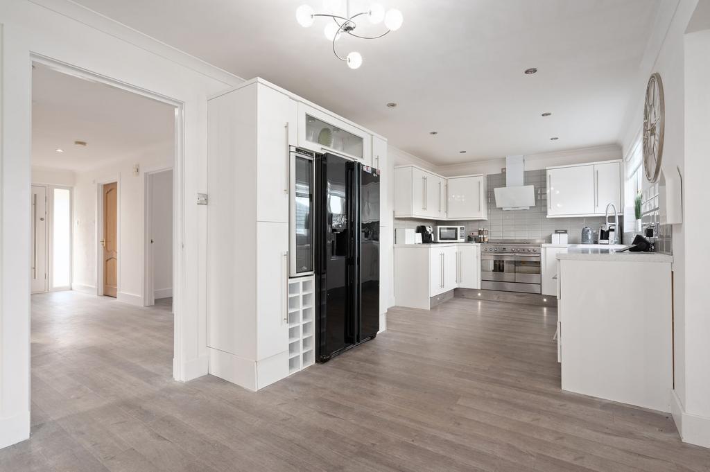 Kitchen / Dining Area