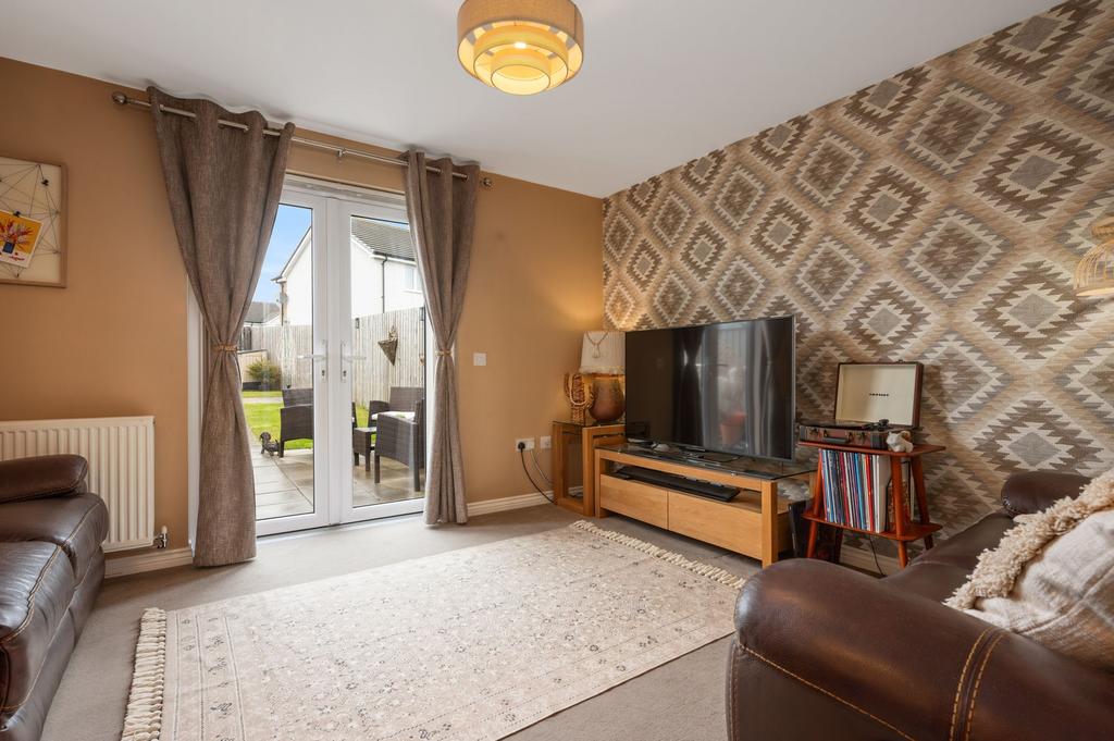 Lounge/Dining Area