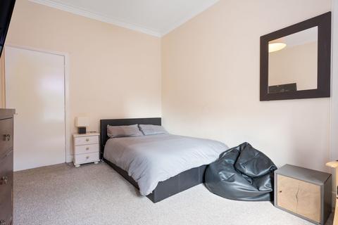 50 Bloomgate, Lanark, ML11 9ET